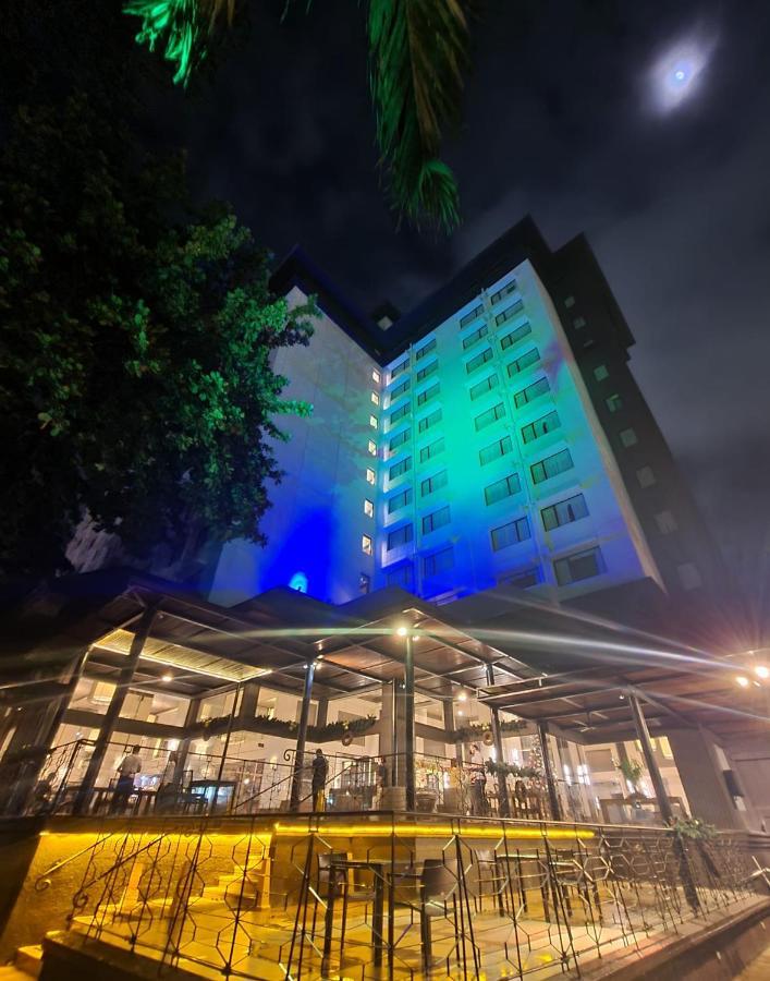Отель Seda Ayala Center Себу Экстерьер фото
